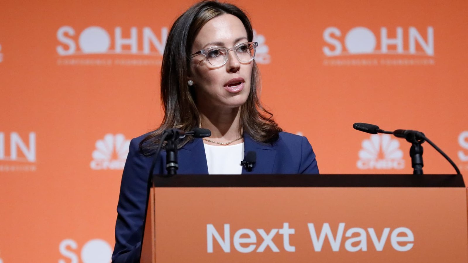 Investor Lauren Taylor Wolfe says we are 'absolutely' in an AI bubble now