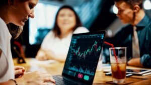 S&P 500 set-it-and-forget-it strategy due for a rethink: experts