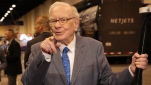 Alphabet rallies after Berkshire reveals stake. Why Buffett’s firm likely bought it 13 Alphabet rallies after Berkshire reveals stake. Why Buffett’s firm likely bought it