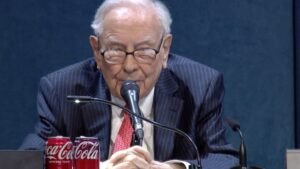 Warren Buffett may have again cut Berkshire's stake in Apple in Q3