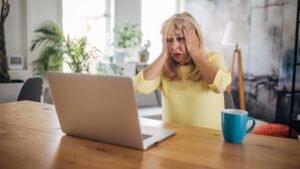 Financial fraud costs many older adults $100,000 or more: FTC 13 Financial fraud costs many older adults $100,000 or more: FTC