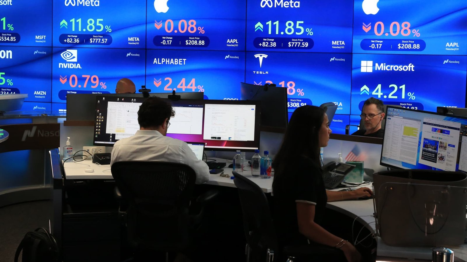 Investors all-in on Mag 7 stocks face weighty market decision in 2026 5 Investors all-in on Mag 7 stocks face weighty market decision in 2026