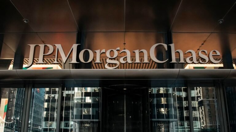 JPMorgan Chase says banks could fight