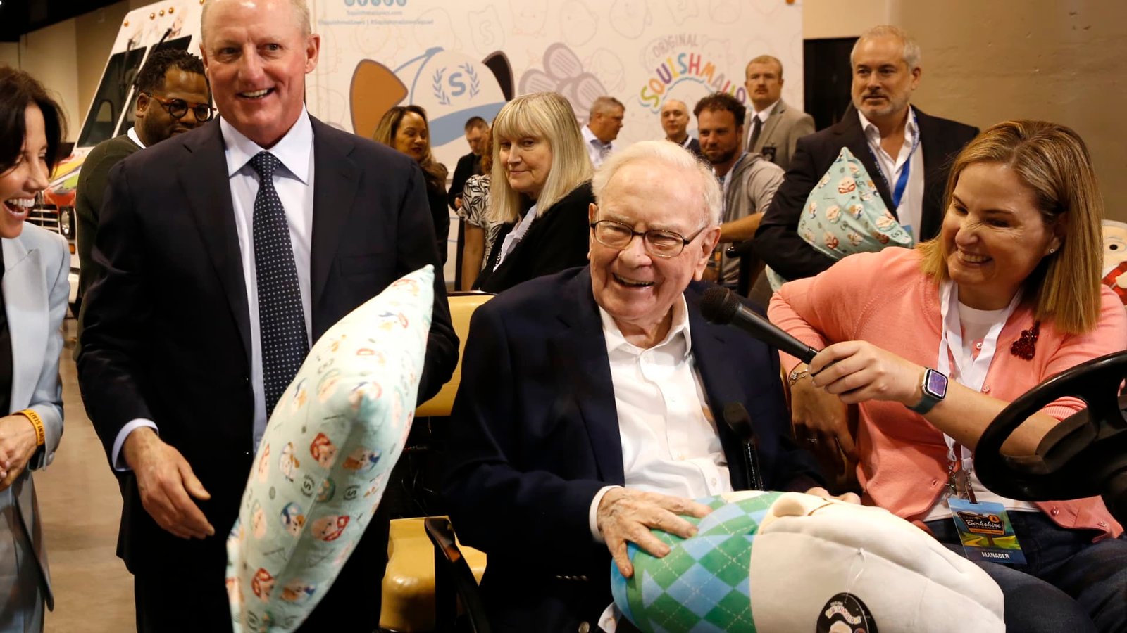 Warren Buffett still searching for big elephant deal in his final time as Berkshire CEO