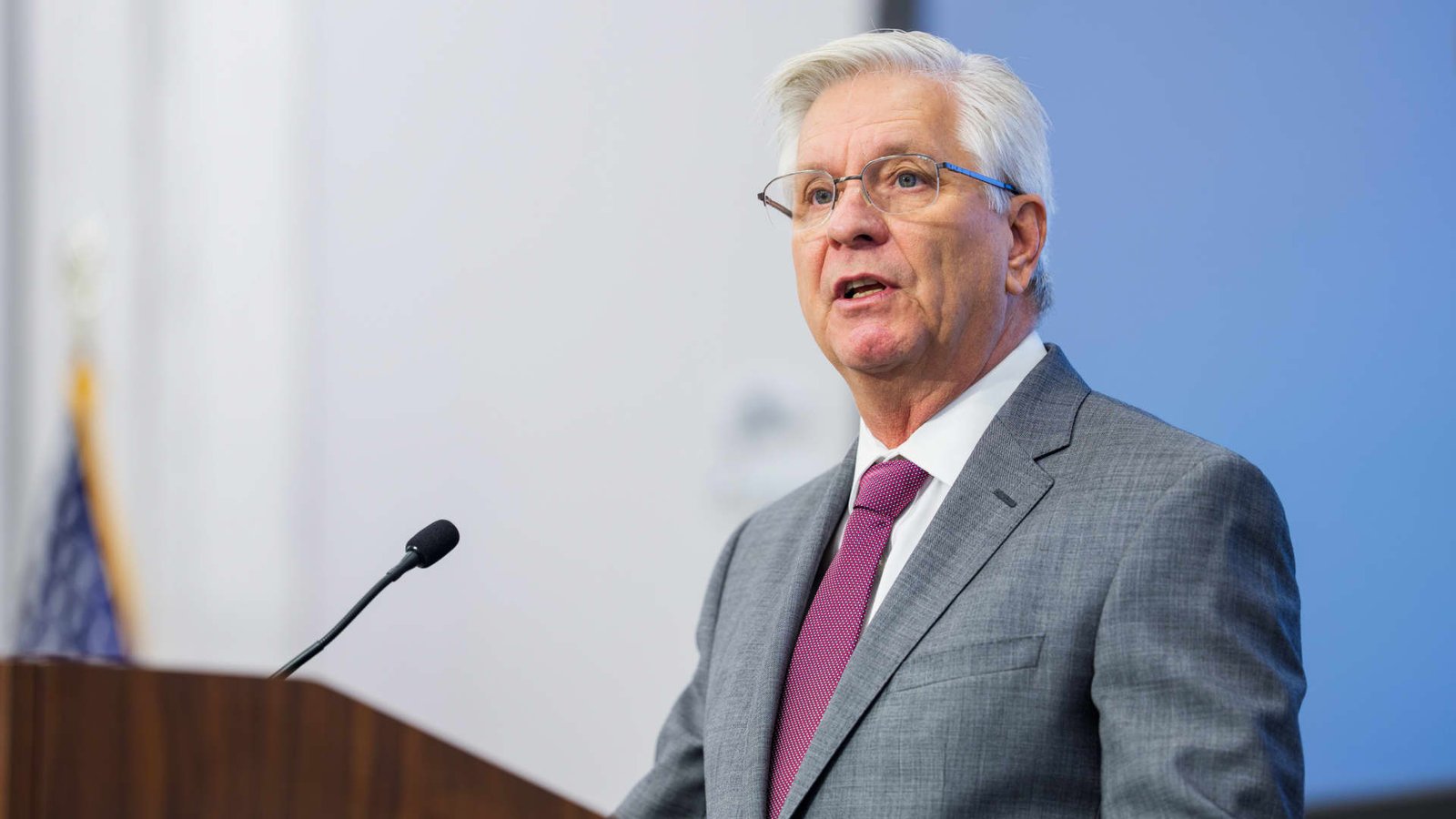 Fed Gov. Waller urges caution for now; cuts possible later in the year 4 Fed Gov. Waller urges caution for now; cuts possible later in the year