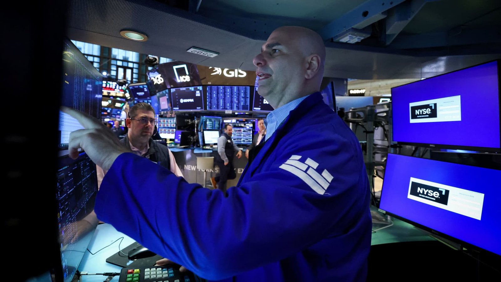 Volume in stock and oil futures surged minutes before Trump’s market-turning post 5 Volume in stock and oil futures surged minutes before Trump’s market-turning post