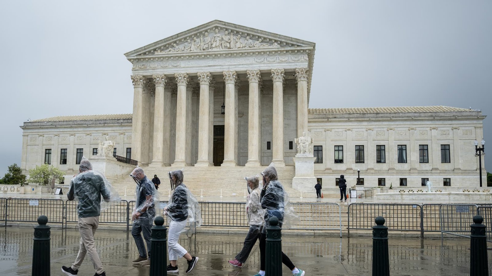 Series of court decisions weaken Democrats' odds of winning the House