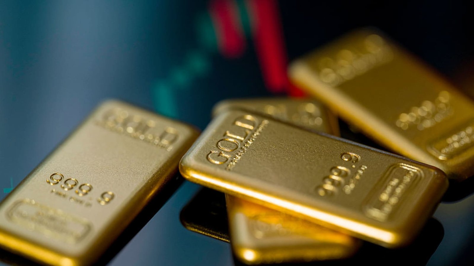 Gold slumps to 6-month low even as inflation fears rise. Here's why bullion is out of favor 5 Gold slumps to 6-month low even as inflation fears rise. Here's why bullion is out of favor