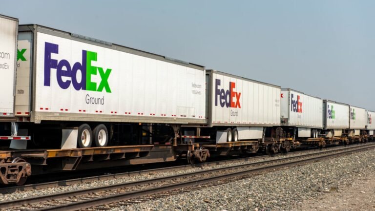 Stocks making the biggest moves midday: SMCI, CBRL, HOOD, FDXF