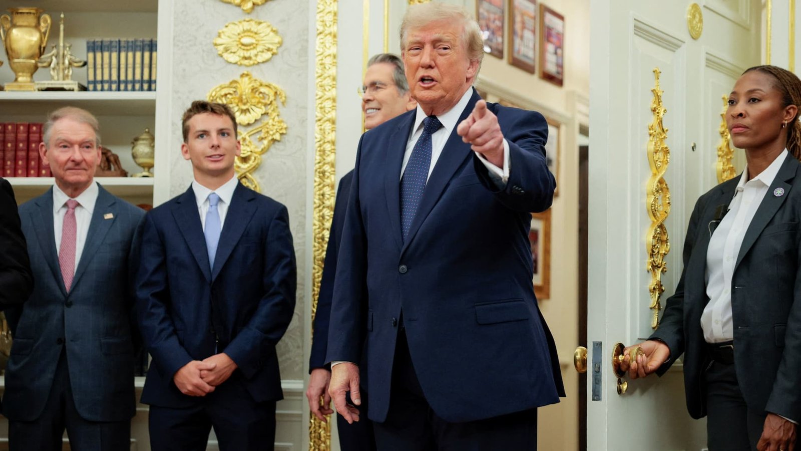 Bitcoin rebounds after Trump says he's become 'a big crypto guy' 5 Bitcoin rebounds after Trump says he's become 'a big crypto guy'
